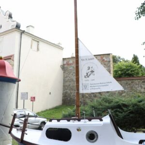 Wystawa plenerowa poświęcona Henrykowi Jaskule (łódka PWSW)