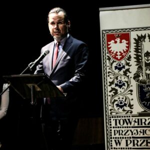 Rektor PWSW dr Paweł Trefler w trakcie przemówienia