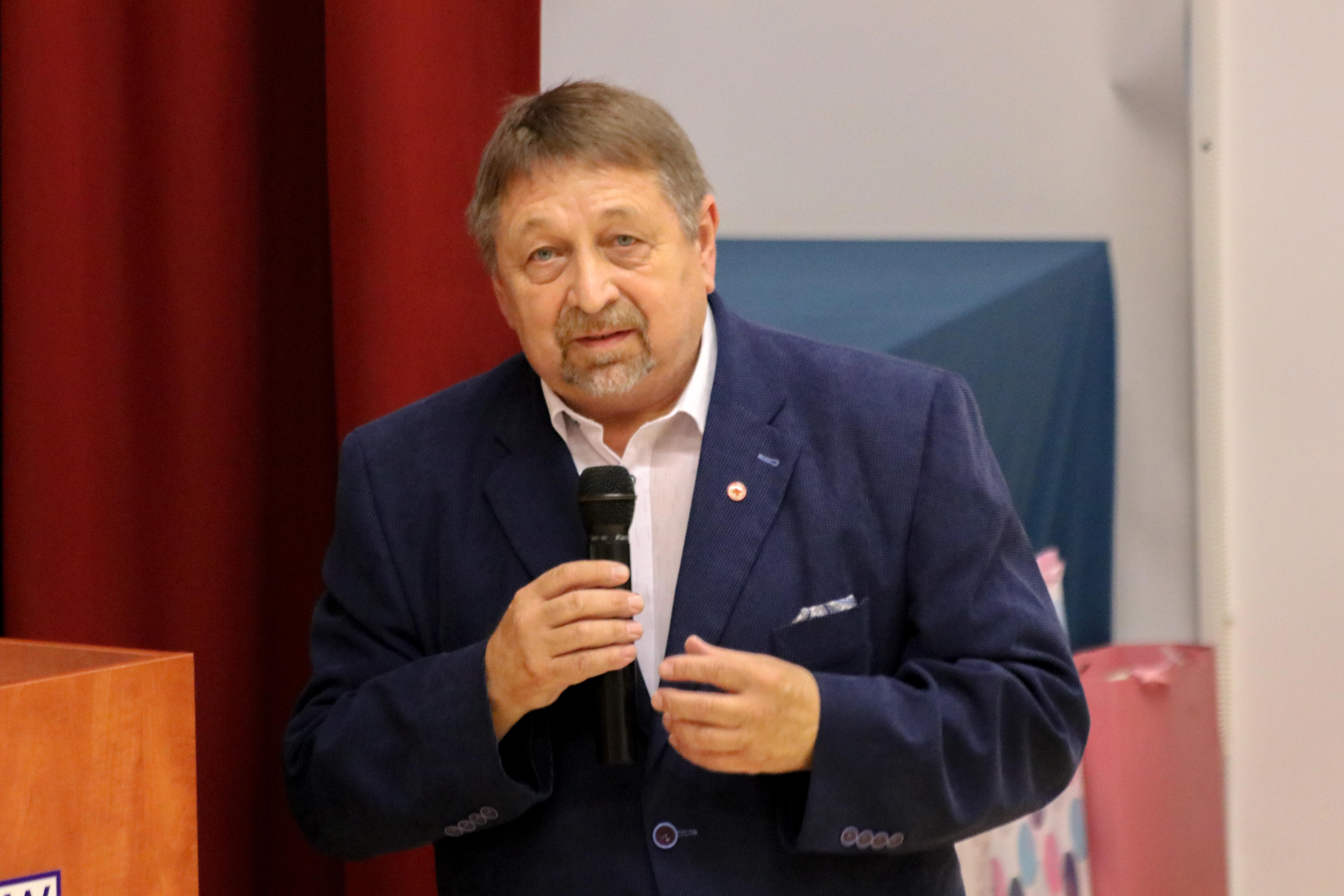 prof. nadzw. dr hab. Antoni Olak – Członek Zarządu Głównego Polskiego Czerwonego Krzyża w trakcie przemówienia