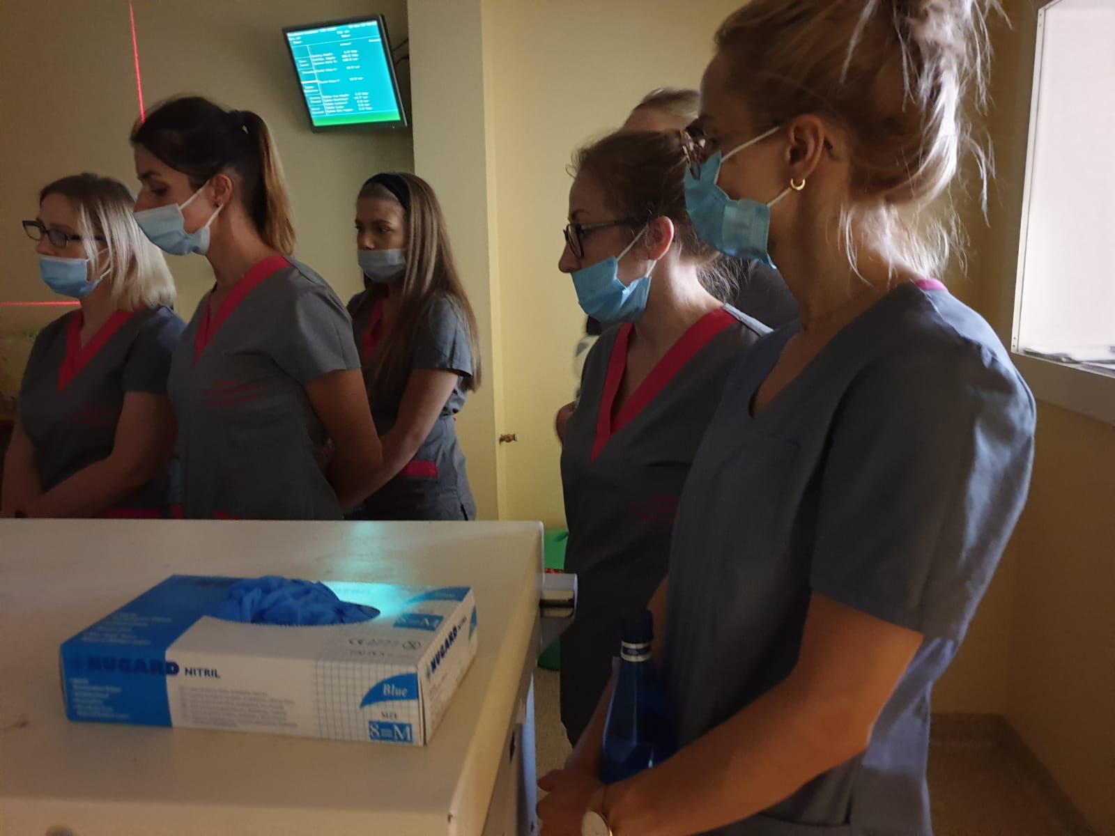 studenci w trakcie zajęć praktycznych w Podkarpackim Ośrodku Onkologicznym w Brzozowie